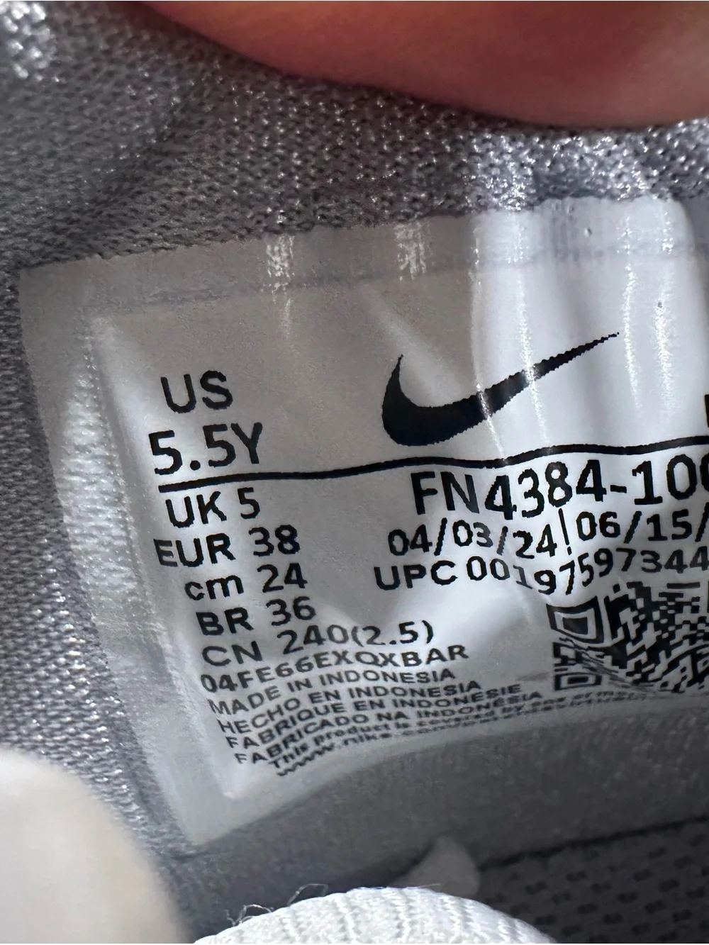 Nike Kids ISO Fly Basketball Shoe White Cool Gray Custom Paint Splatter Sz 5.5Y